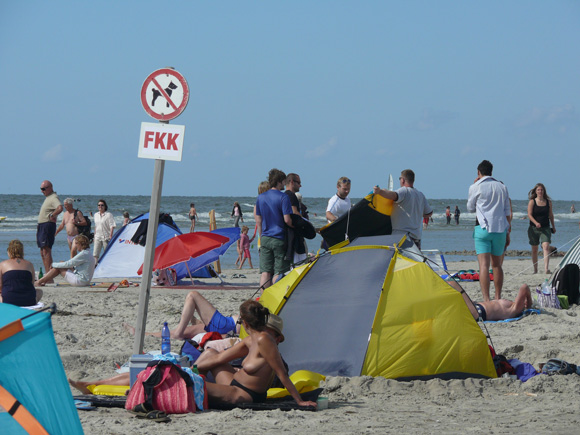 580px x 435px - Why are Dogs not allowed on Nudist Beaches? - 18 Jul 10